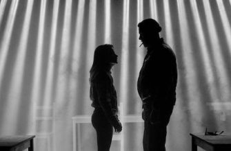 Рецензия на спектакль «Летели качели», театр «Практика». Под знаком трех