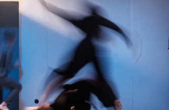 Рецензия на спектакль «Несколько разговоров о (Христе)», театр «Практика». Жизнь. Пауза. Пауза