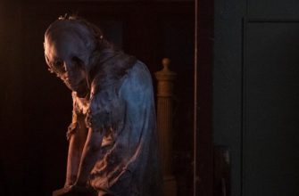 Зомби на первых кадрах фильма «Обитель зла: Добро пожаловать в Ракун-Сити»