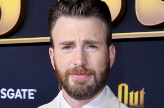 Крис Эванс показал кадр со съемок фильма «Серый человек» от братьев Руссо