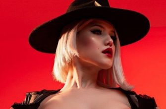 Модель сделала откровенный косплей на Эш из Overwatch