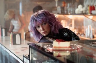 Недовольная Настя Ивлеева на первых кадрах фильма «Мальвина»