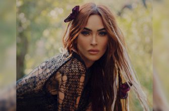 Меган Фокс снова удивила фанатов, снявшись без нижнего белья