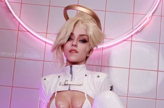 Модель сделала горячий косплей на Ангела из Overwatch