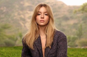 Звезда «Мадам Паутины» Сидни Суини снялась без бюстгальтера в свежей летней фотосессии