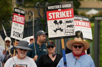 Сценаристы договорились с продюсерами после 5 месяцев забастовки