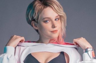 Модель показала откровенный косплей на Гвен Стейси, достойный «Человека-паука 4»